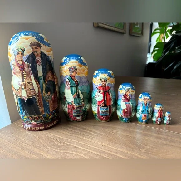 2010 Ukrainian Nesting Dolls Set of 7 Matryoshka in Traditional Costume Kyiv GUC - Picture 1 of 9